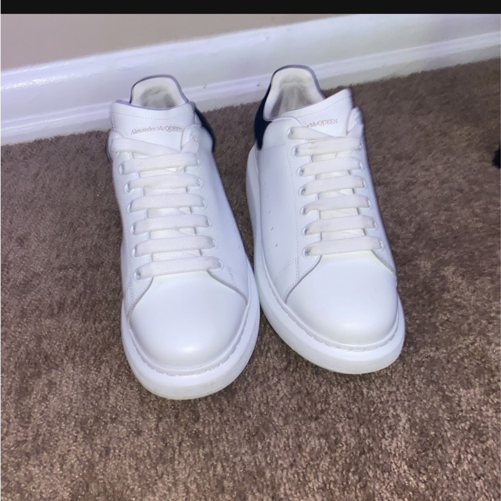 Selling - Picture 3 of 3